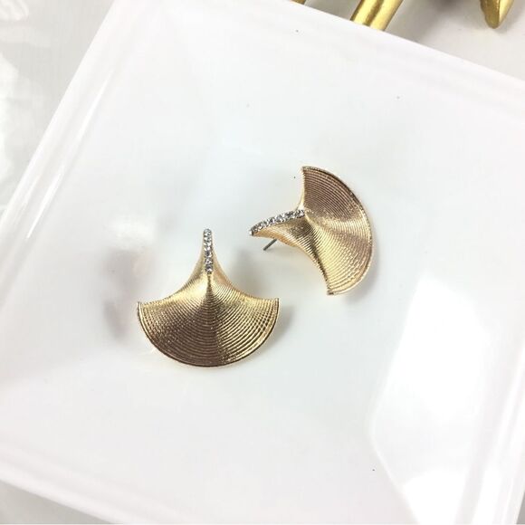 New! Zara Fan Earrings - Picture 7 of 10